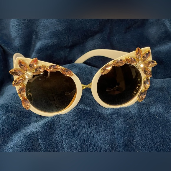 Ladies Sunglasses - Picture 3 of 7